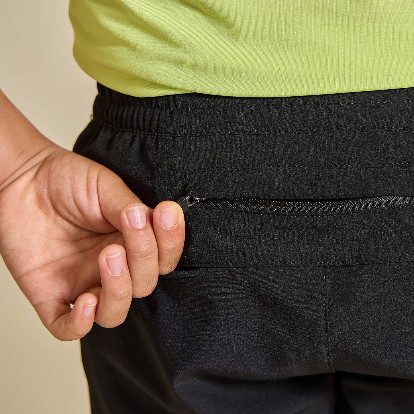 Sports shorts with zipped back pocket BLACK