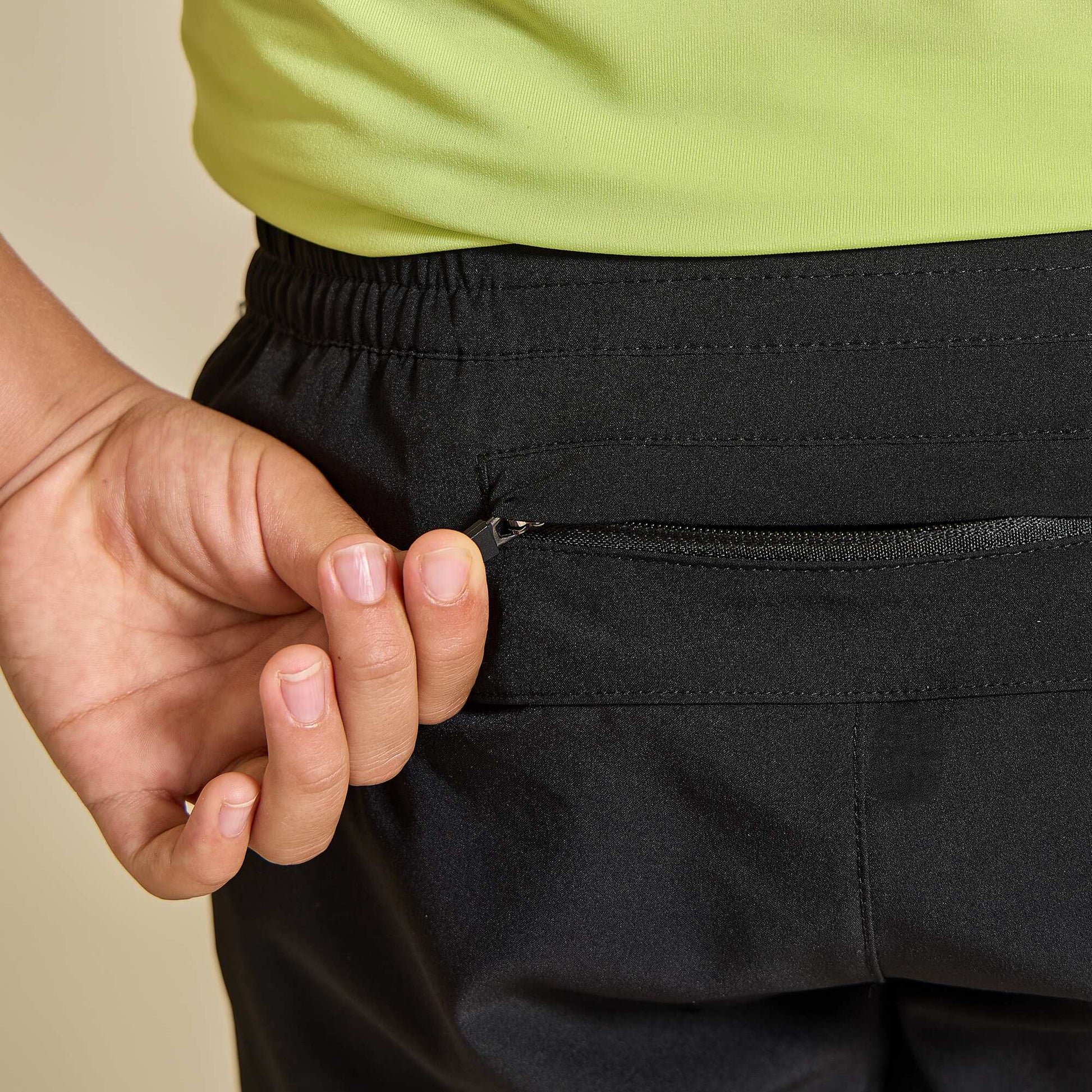 Sports shorts with zipped back pocket BLACK
