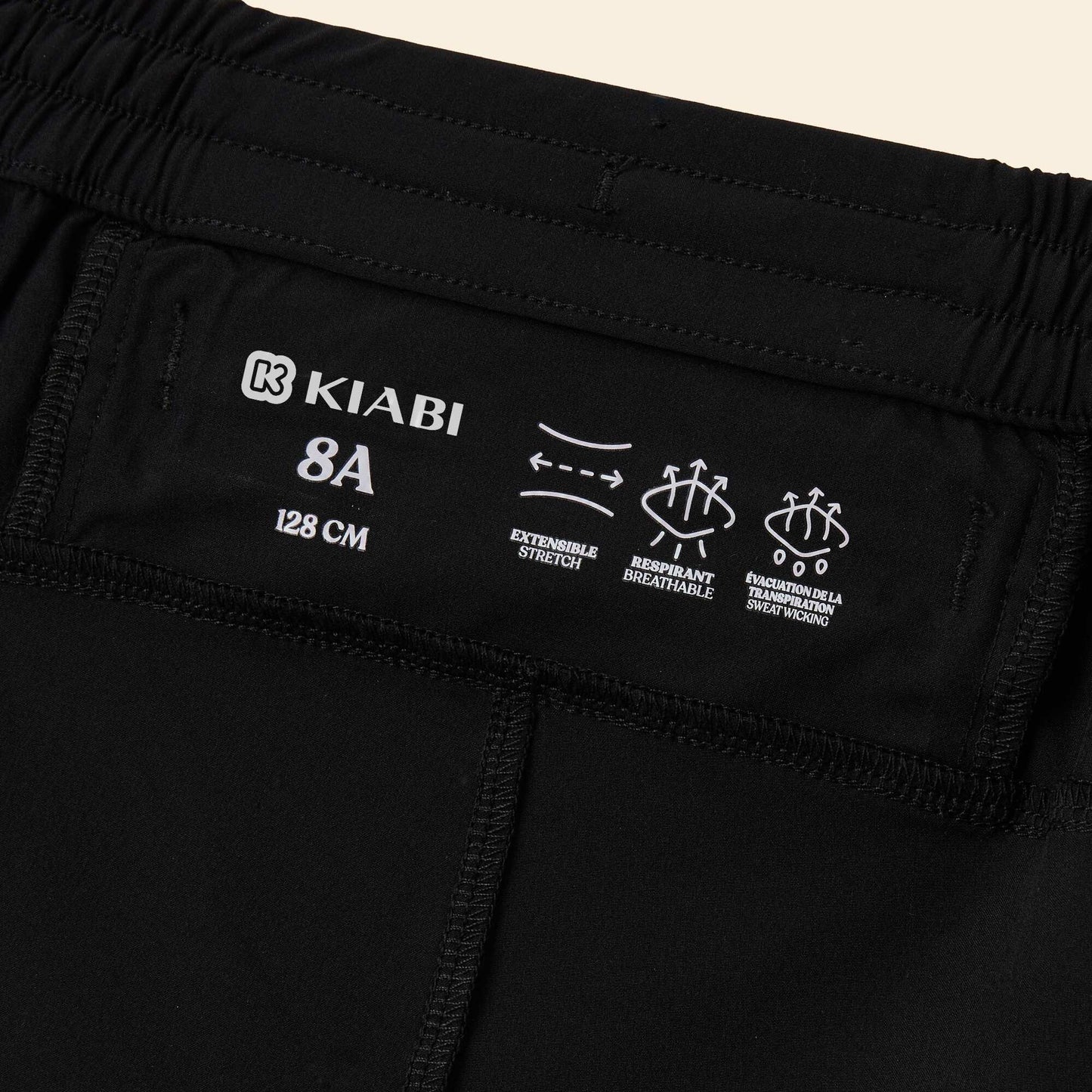 Sports shorts with zipped back pocket BLACK
