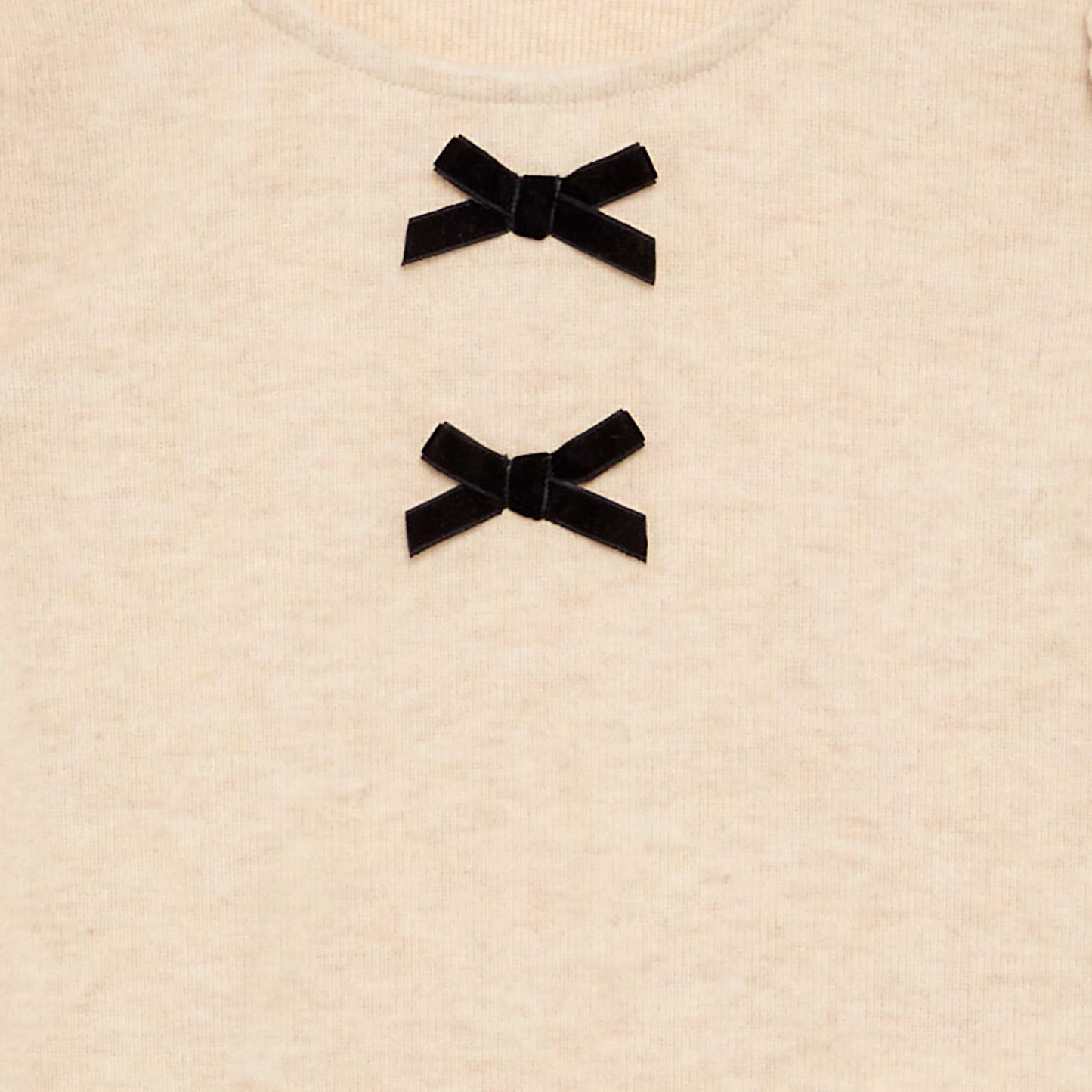 T-shirt with bows and ruffle at the hem BEIGE