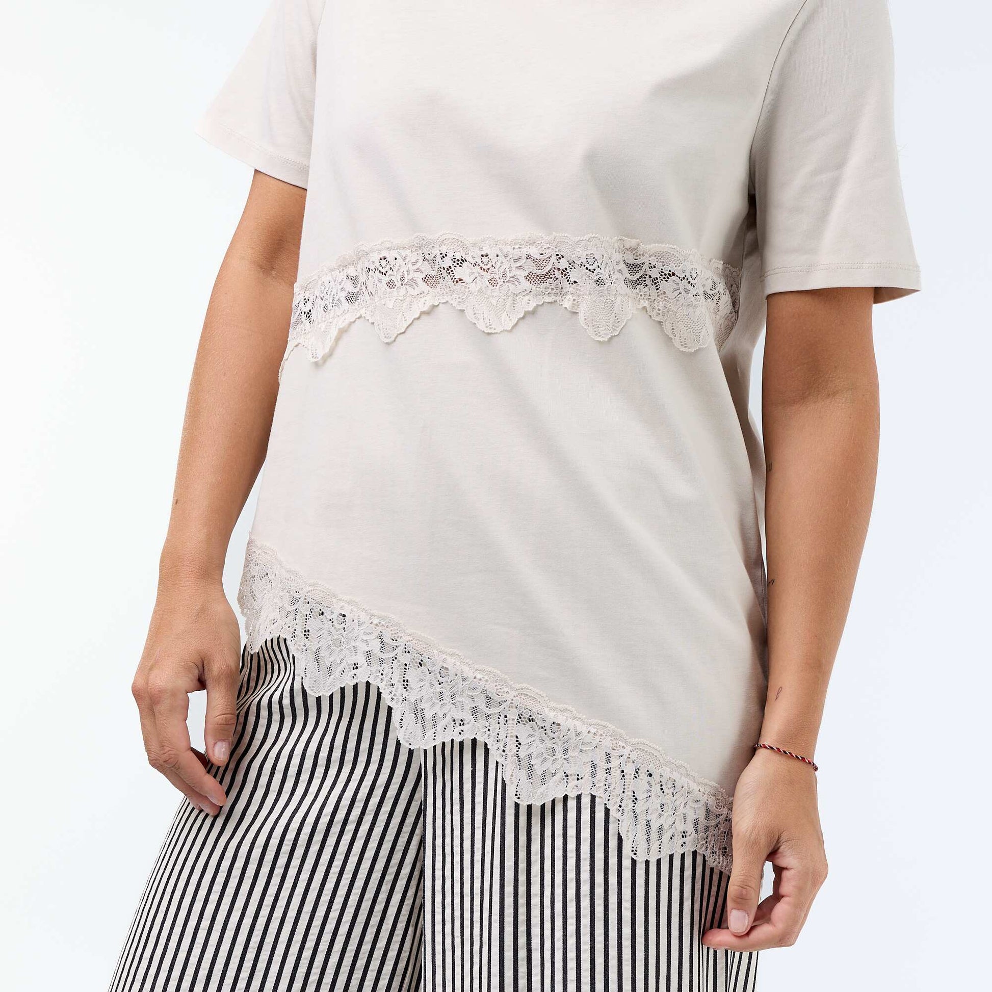 Short-sleeved T-shirt with lace GREY