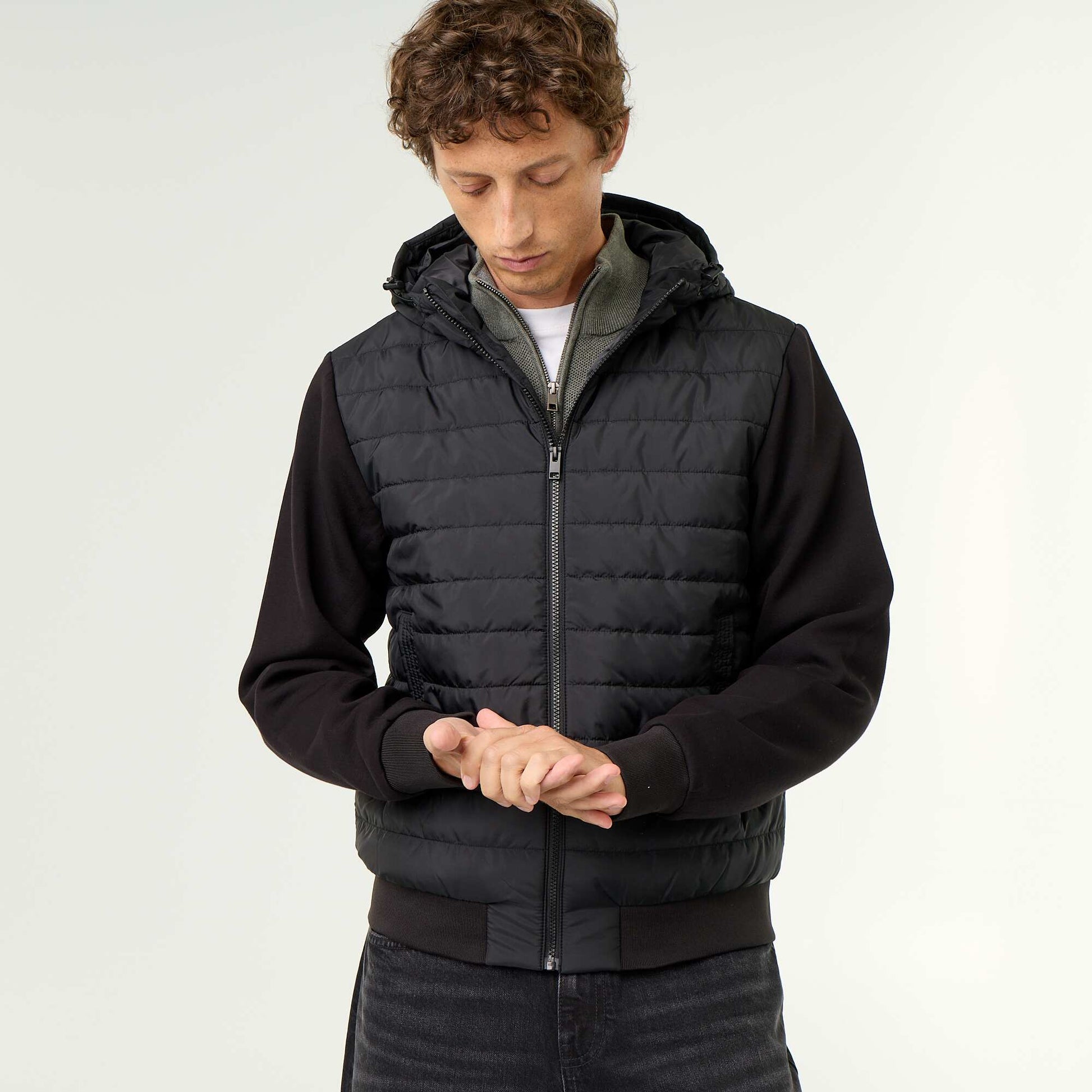 Dual-material hooded zip-up jacket BLACK