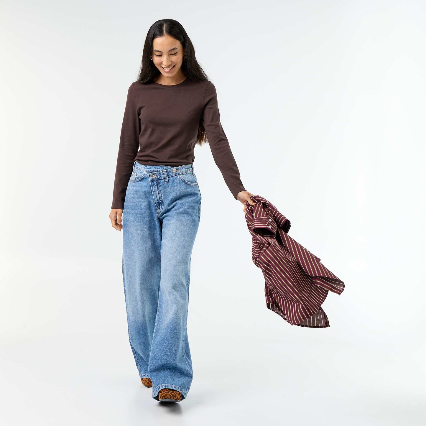 Barrel Jeans with Asymmetric Button Fly BLUE