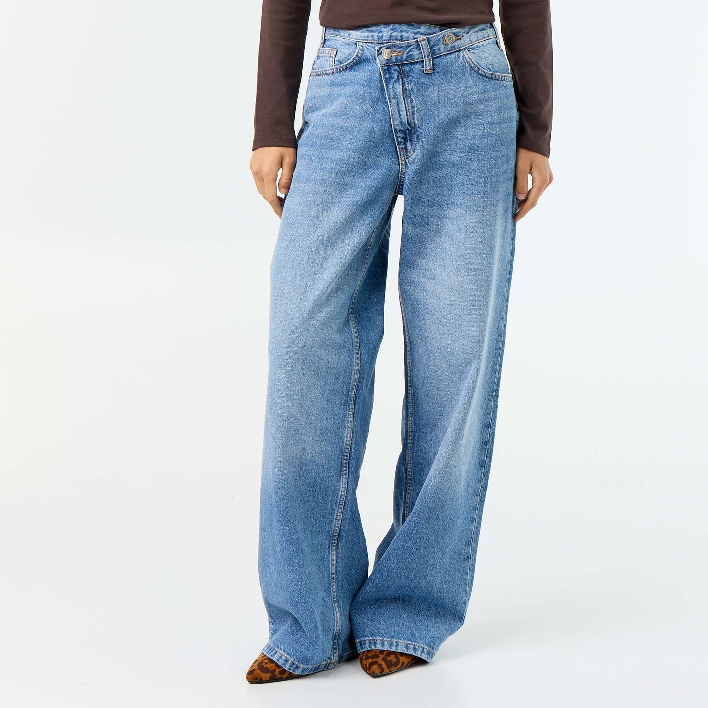 Barrel Jeans with Asymmetric Button Fly BLUE