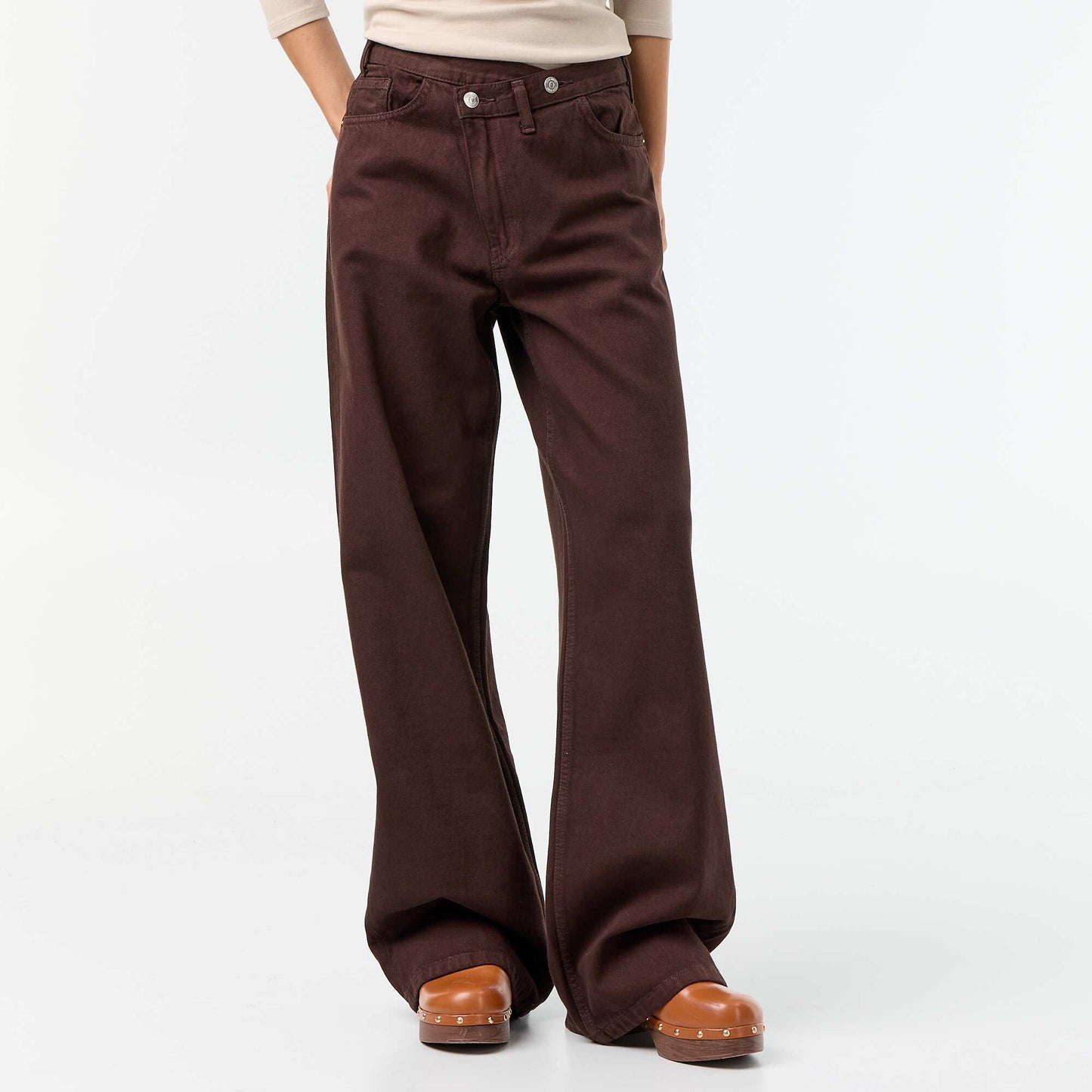 Barrel Jeans with Asymmetric Button Fly BROWN