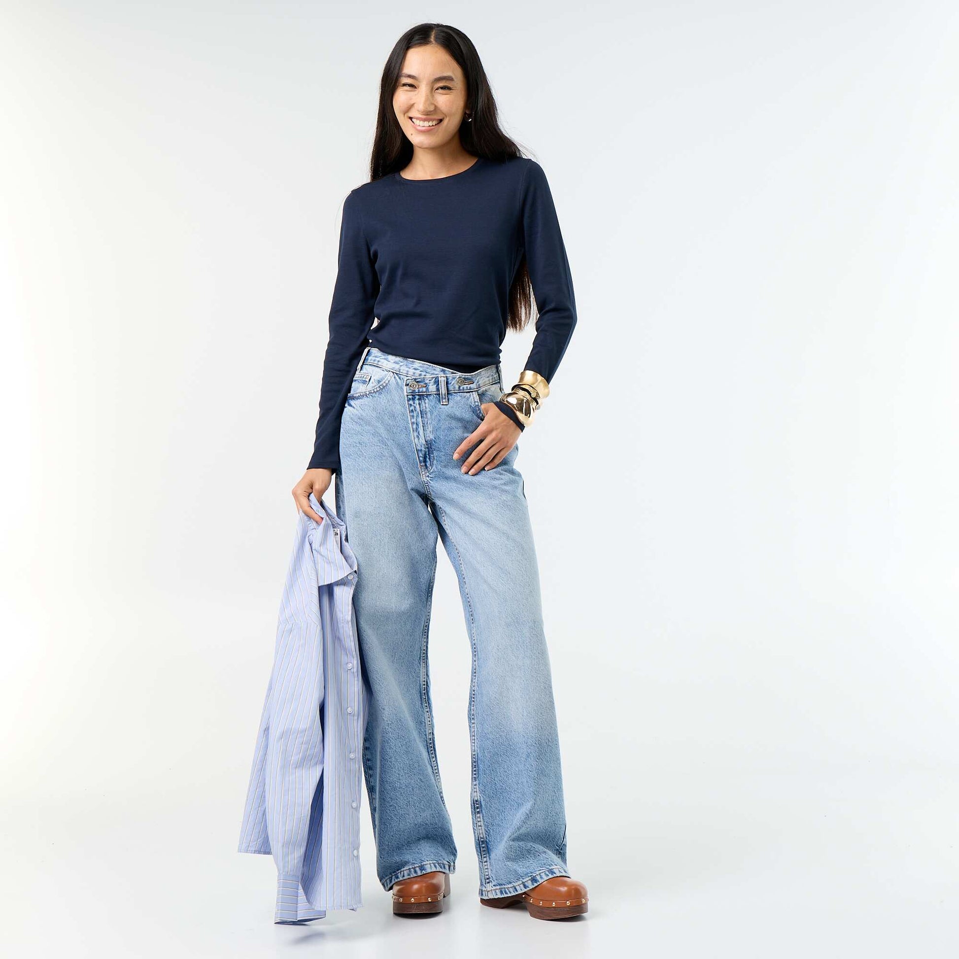 Barrel Jeans with Asymmetric Button Fly BLUE