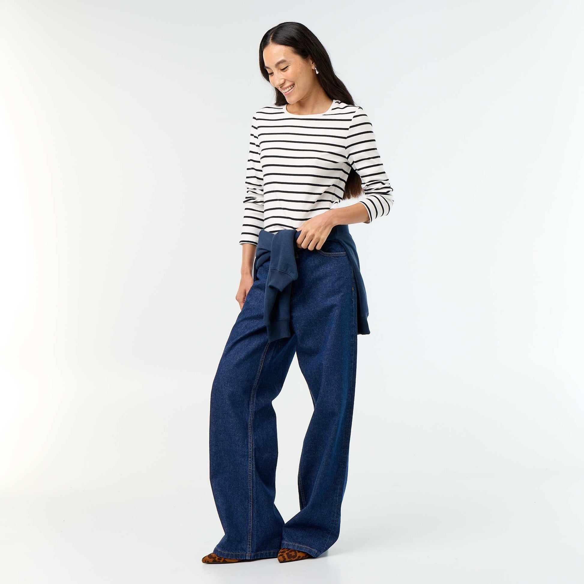 Barrel Jeans with Asymmetric Button Fly BLUE