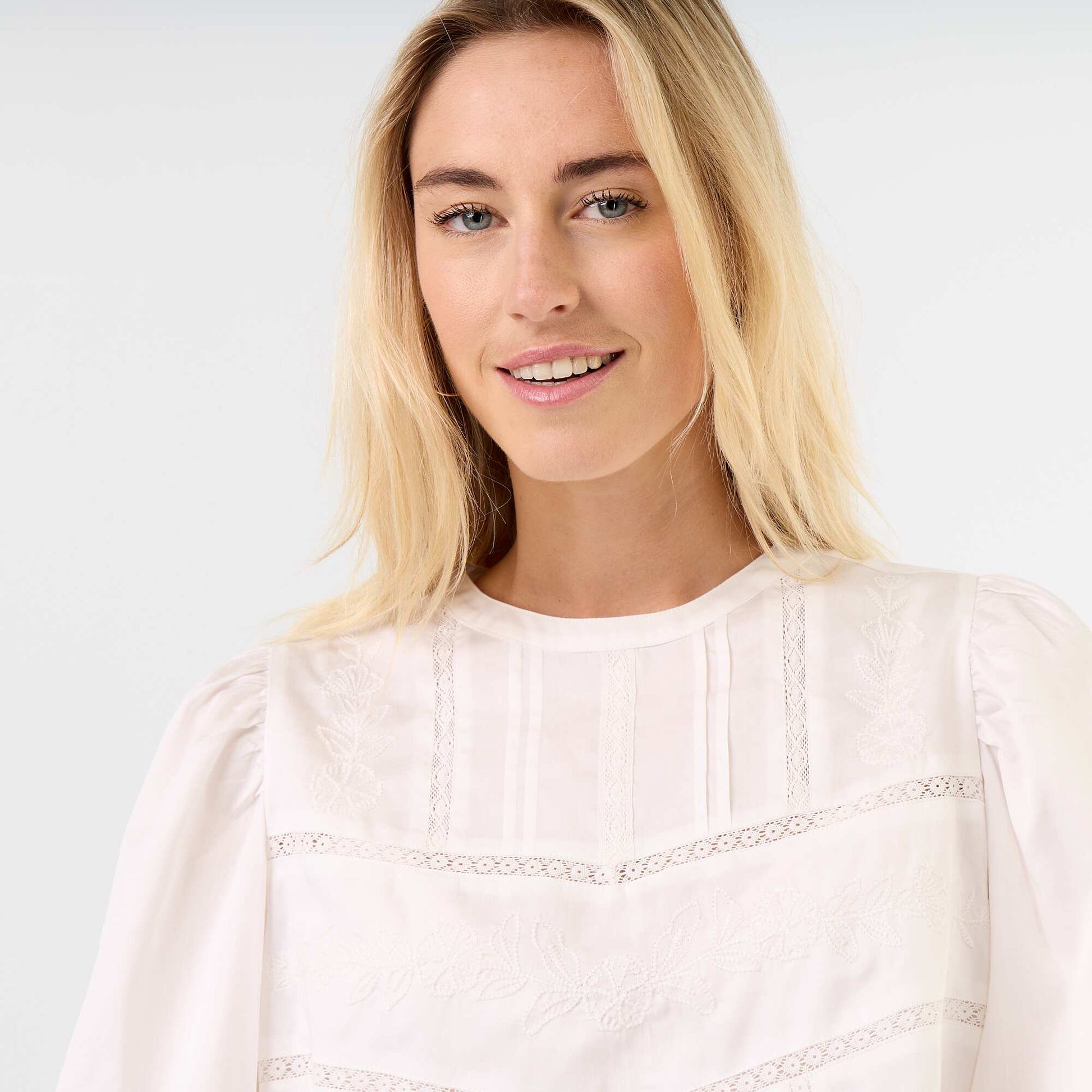 Long-sleeved blouse with embroidery WHITE