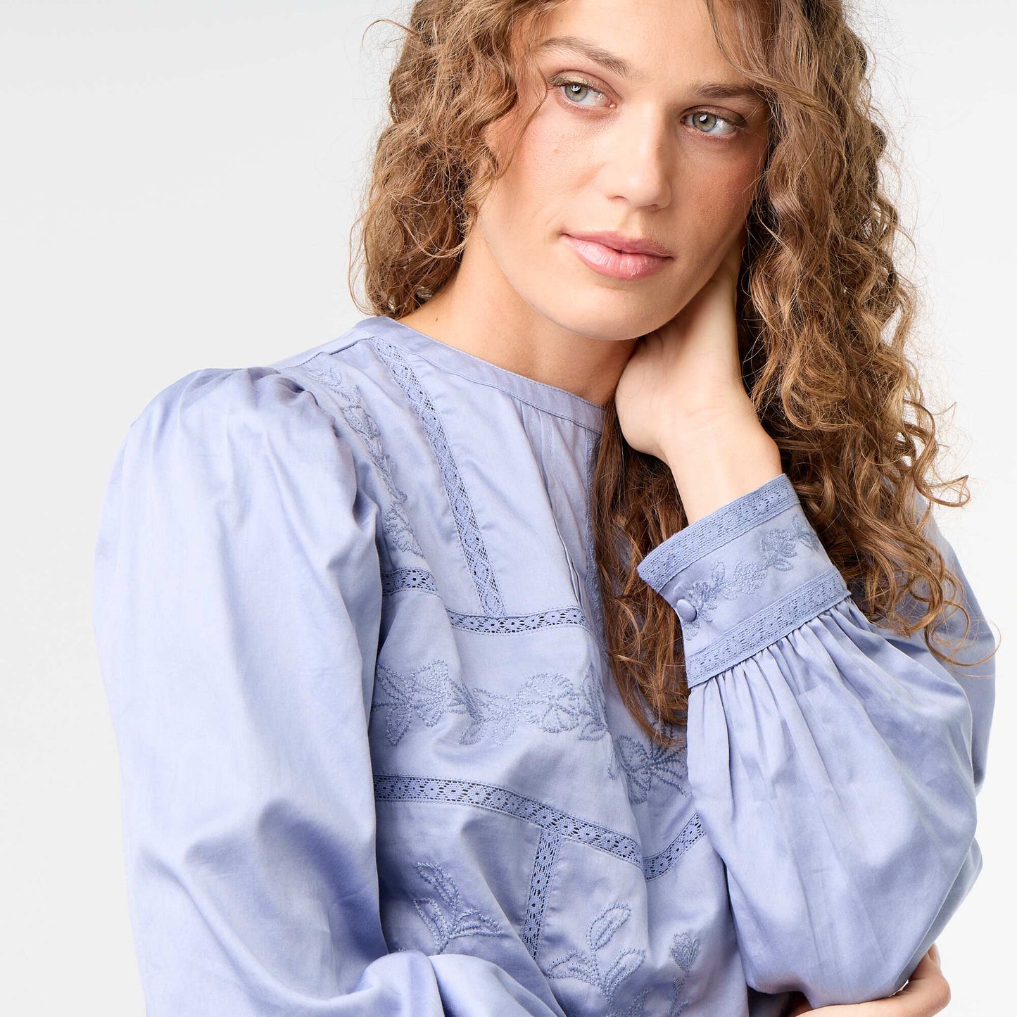 Long-sleeved blouse with embroidery BLUE