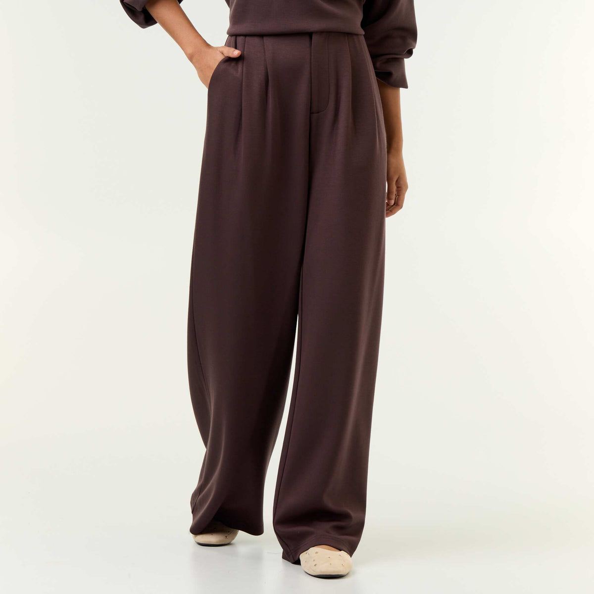 Soft-feel wide-leg trousers BROWN