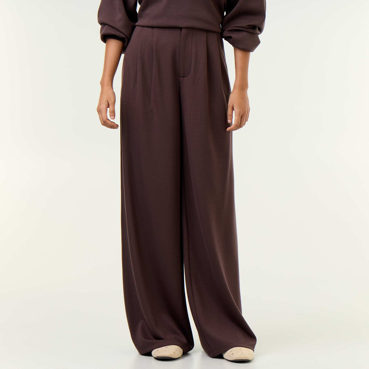 Soft-feel wide-leg trousers BROWN