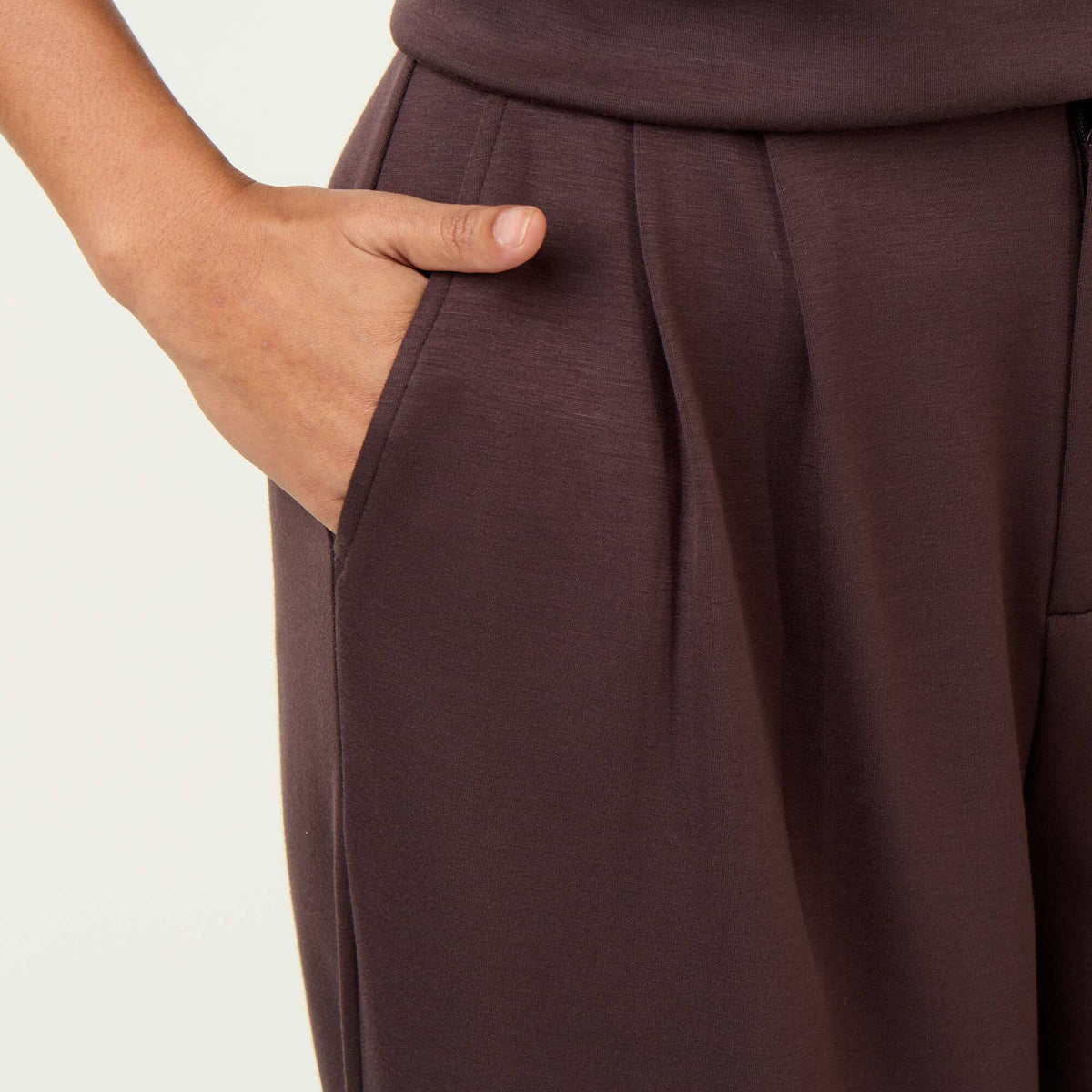 Soft-feel wide-leg trousers BROWN