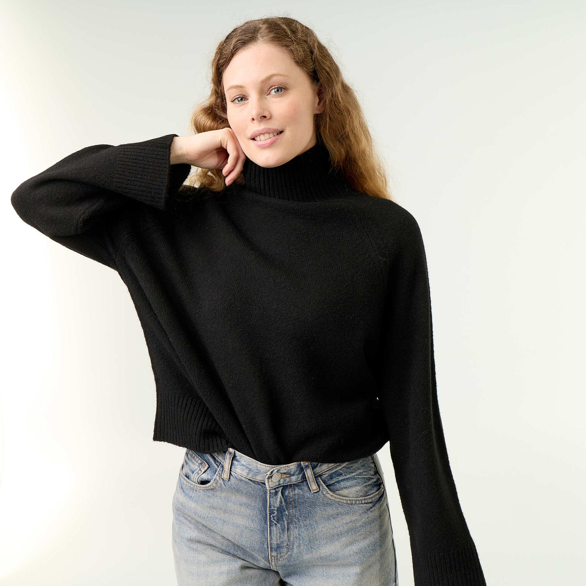 Warm high-neck sweater BLACK