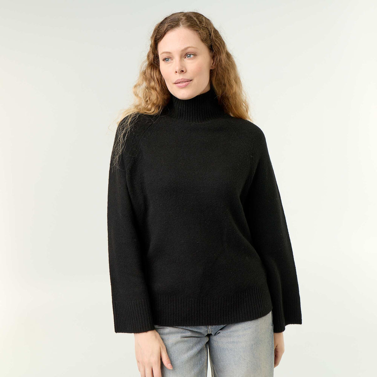 Warm high-neck sweater BLACK