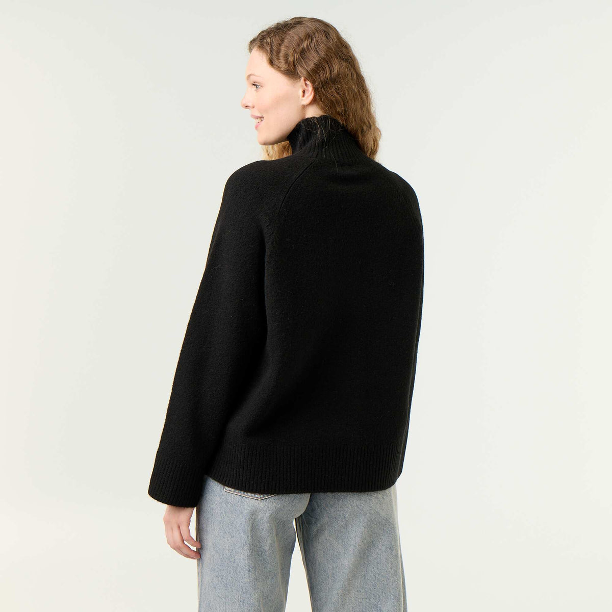 Warm high-neck sweater BLACK