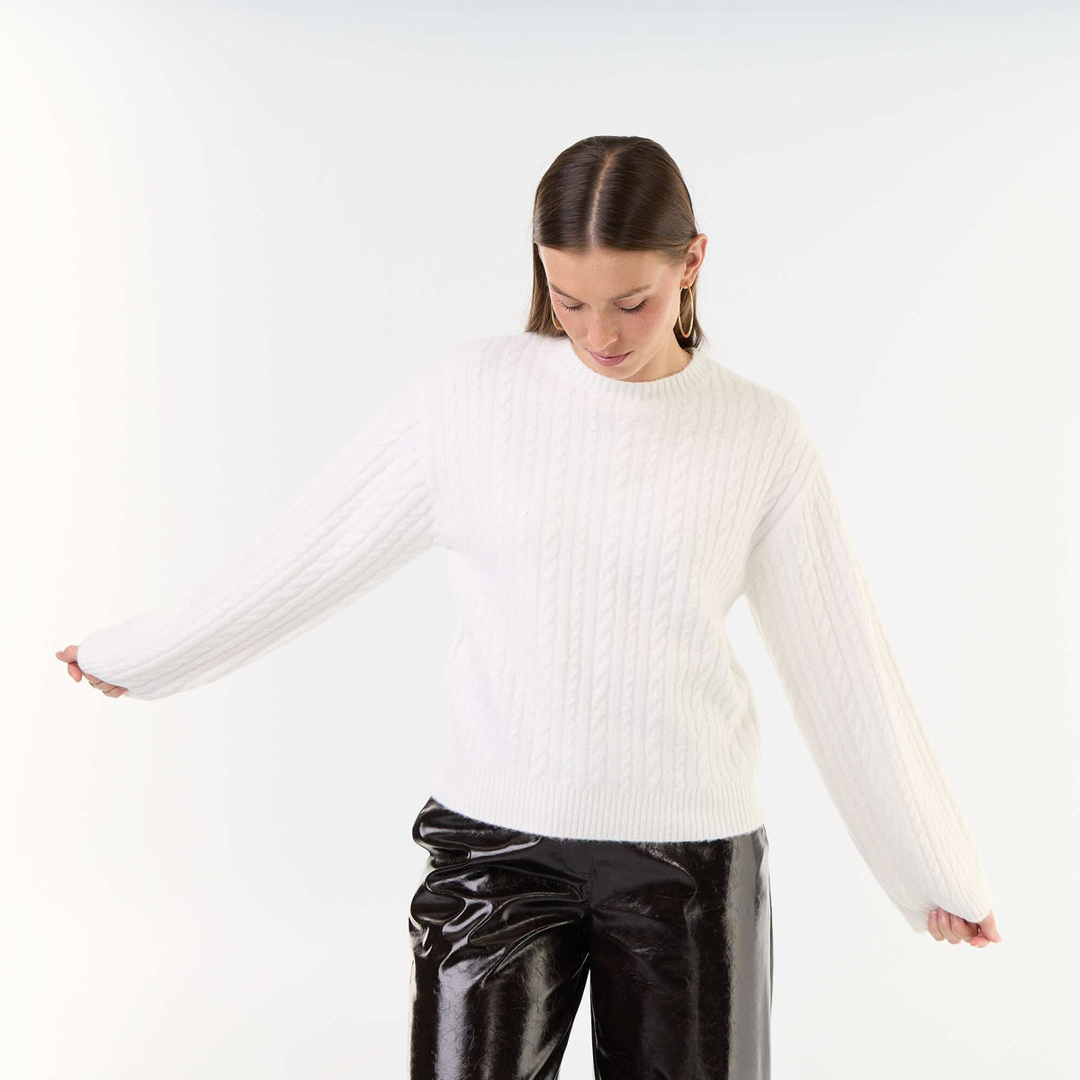 Cable Knit Round Neck Sweater WHITE